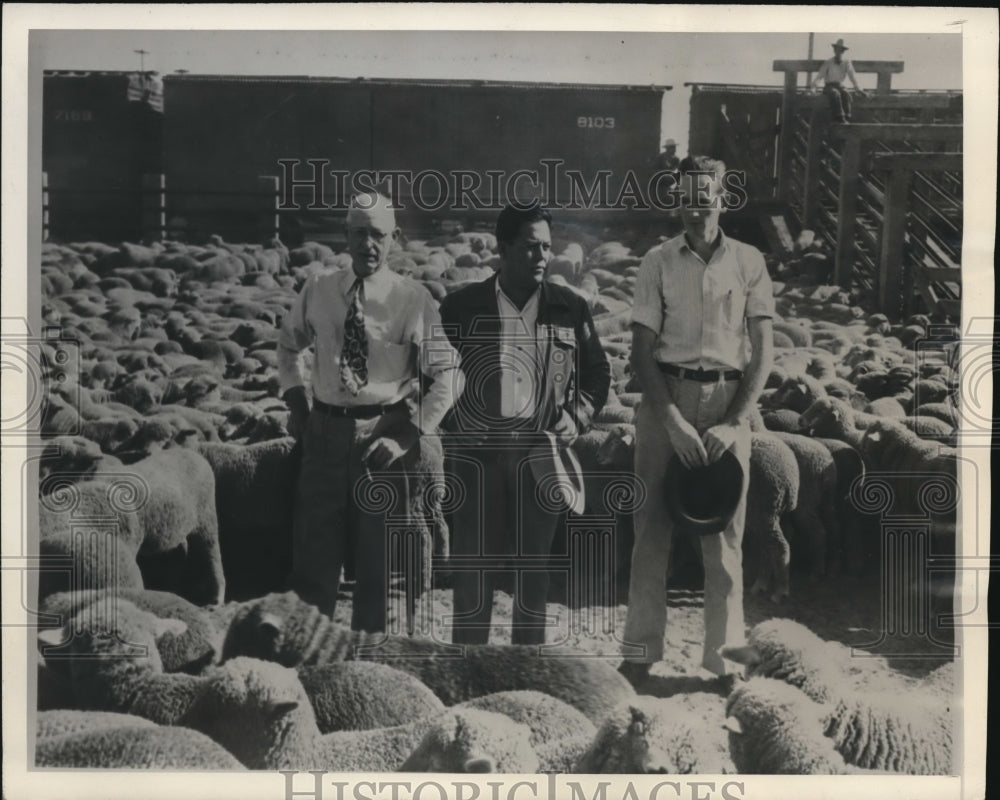 1945 Press Photo Dr.John Redmond(L), Dr.Joaquin Altamirano & Dr.Glenn W. Stevenn