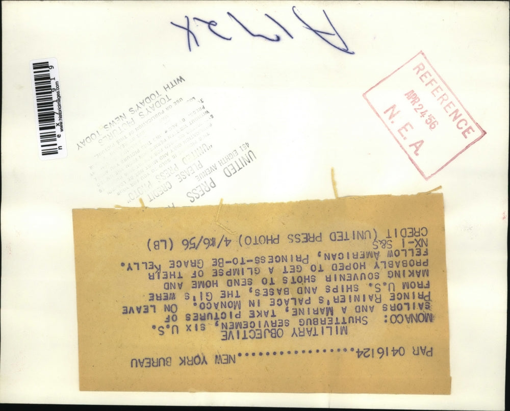 1956 Press Photo 6 US Sailors & a Marine take pictures of Rainier's Palace