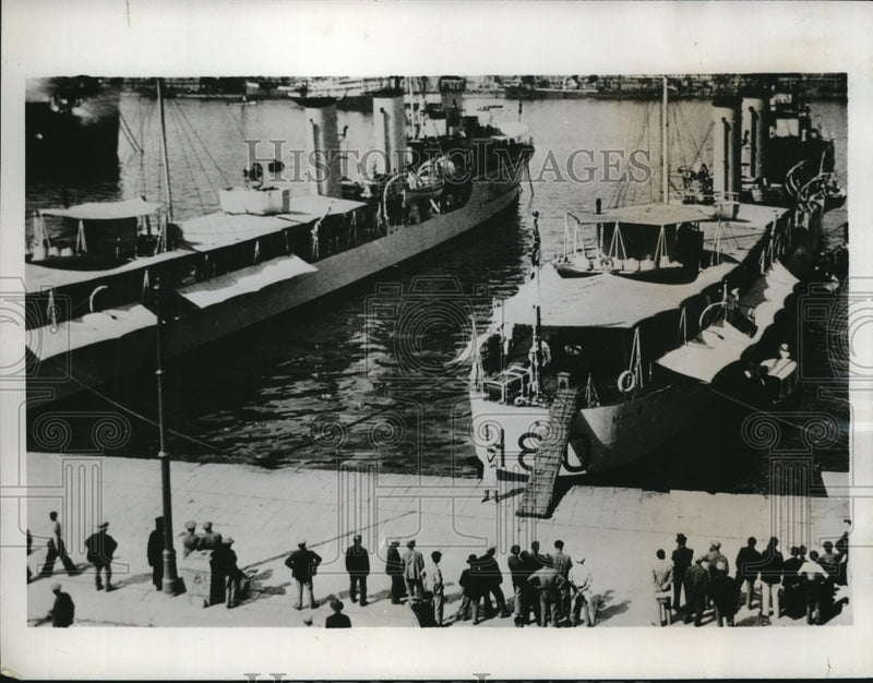 Load image into Gallery viewer, 1935 Press Photo H.M.S. Brazen and H.M.S. Beazil In Greek Port
