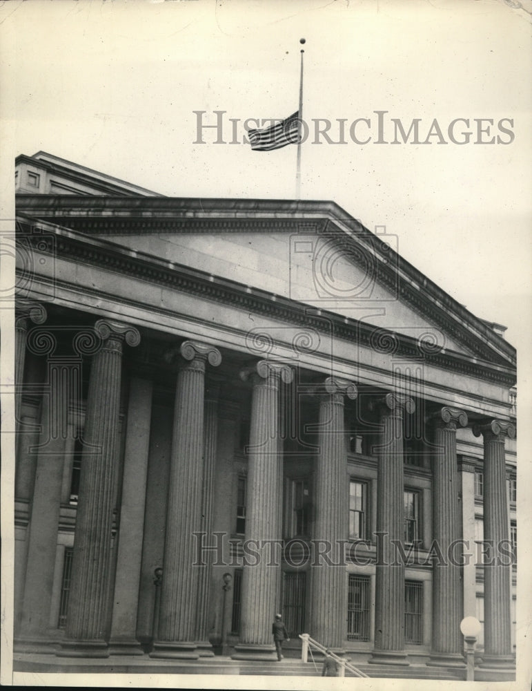 Load image into Gallery viewer, 1934 Press Photo Flag at half-masked on the US Treasury Building
