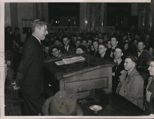 1937 Press Photo Univ. of Wisconsin students protest removal Pres. Glenn Frank