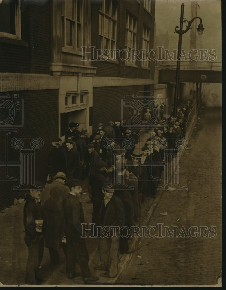 1935 Press Photo Mass picket lines at Chevrolet plant