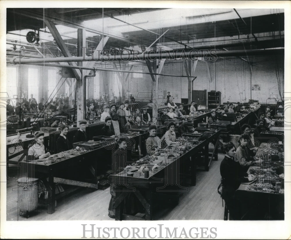 1969 Press Photo Big Ben assembly by women in a shop