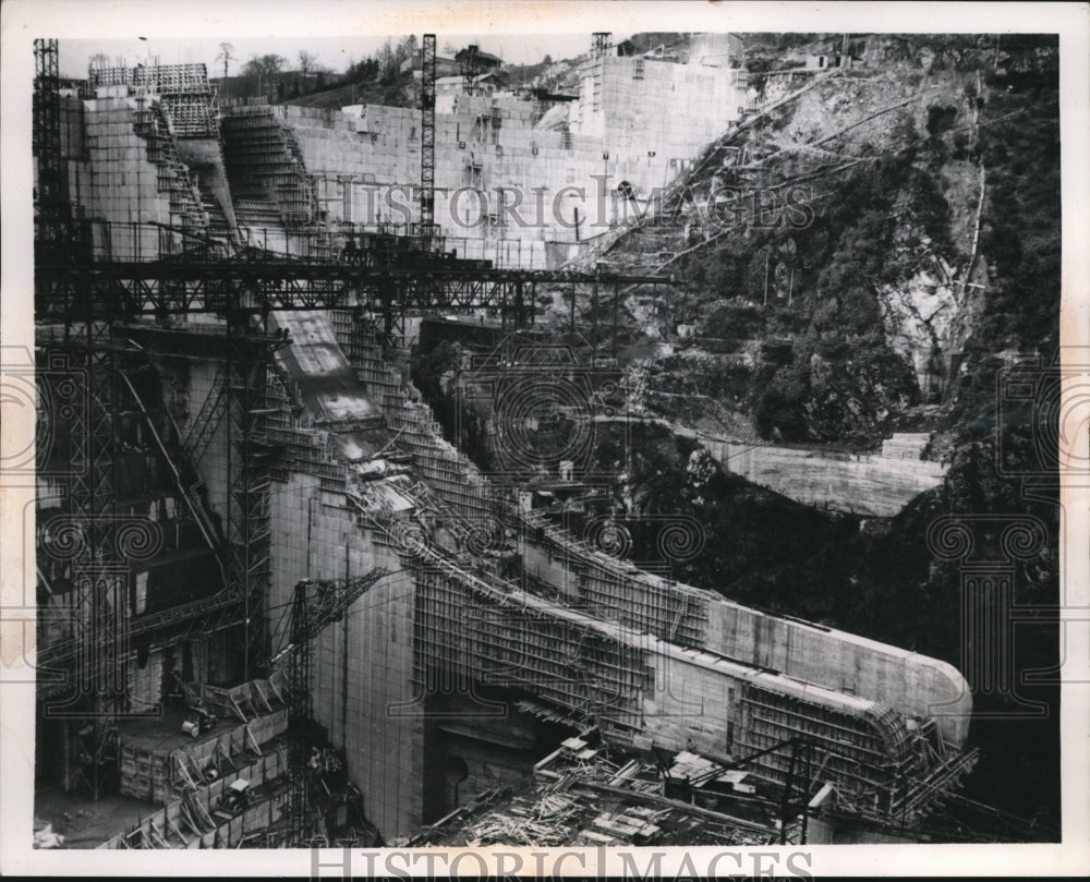 1951 Press Photo Port Les Orgues Dam France construction work - nex73907