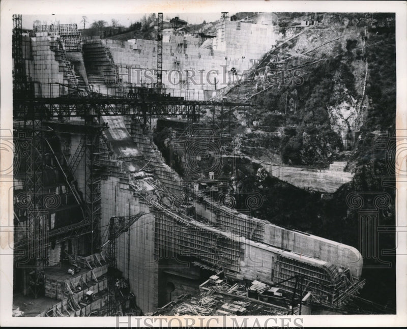 Load image into Gallery viewer, 1951 Press Photo Port Les Orgues Dam France construction work - nex73907
