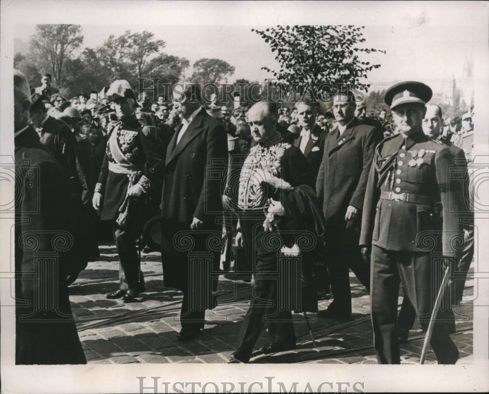 1937 Press Photo Leon Blum, Vice Premier of France with French delegate