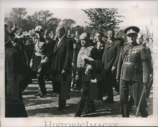 1937 Press Photo Leon Blum, Vice Premier of France with French delegate