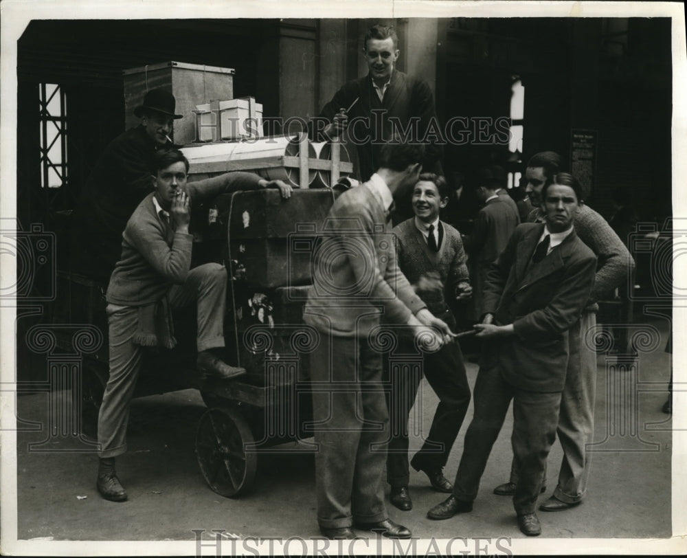 1928 Press Photo Students taking the lace of parcel porters at Waterloo Station