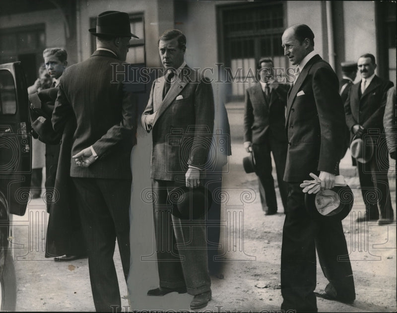 Load image into Gallery viewer, 1937 Press Photo Duke of Windsor to Chateau de Cando Tours France
