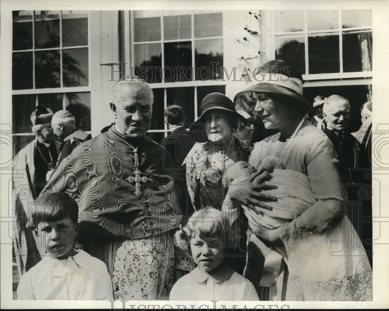 Load image into Gallery viewer, 1952 Press Photo Christening of daughter of F.H. Stirling in Dublin, Ireland
