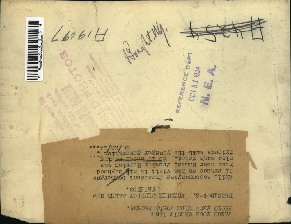 1924 Press Photo Premier Herriot, making friend with the younger generation