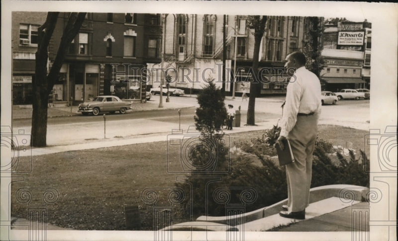 Load image into Gallery viewer, 1955 Press Photo Janesville Wisconsin, attorney Howard Boyle Jr seek US Senate
