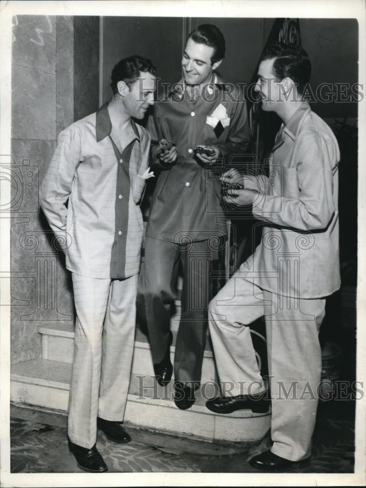 Load image into Gallery viewer, 1941 Press Photo Jack Berryck, Don Carsuse &amp; Bill Martin in Automobile Styling
