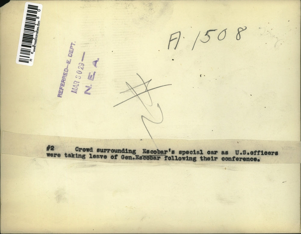 1929 Press Photo Crowd at Gen Escobar prison train car with US officers