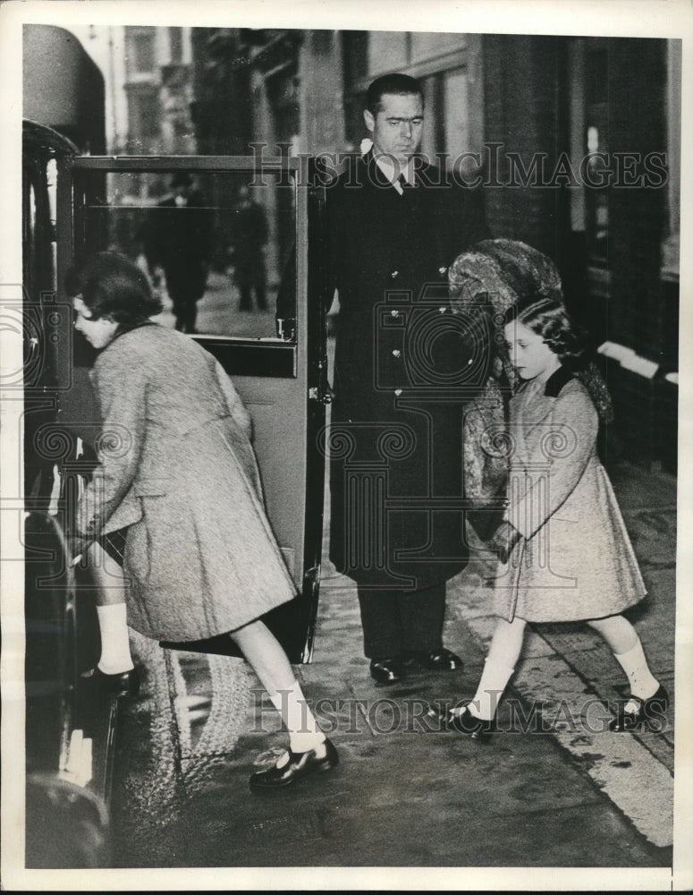 1937 Press Photo Princesses Elizabeth & Margaret Rose Leave Exclusive Bath Club