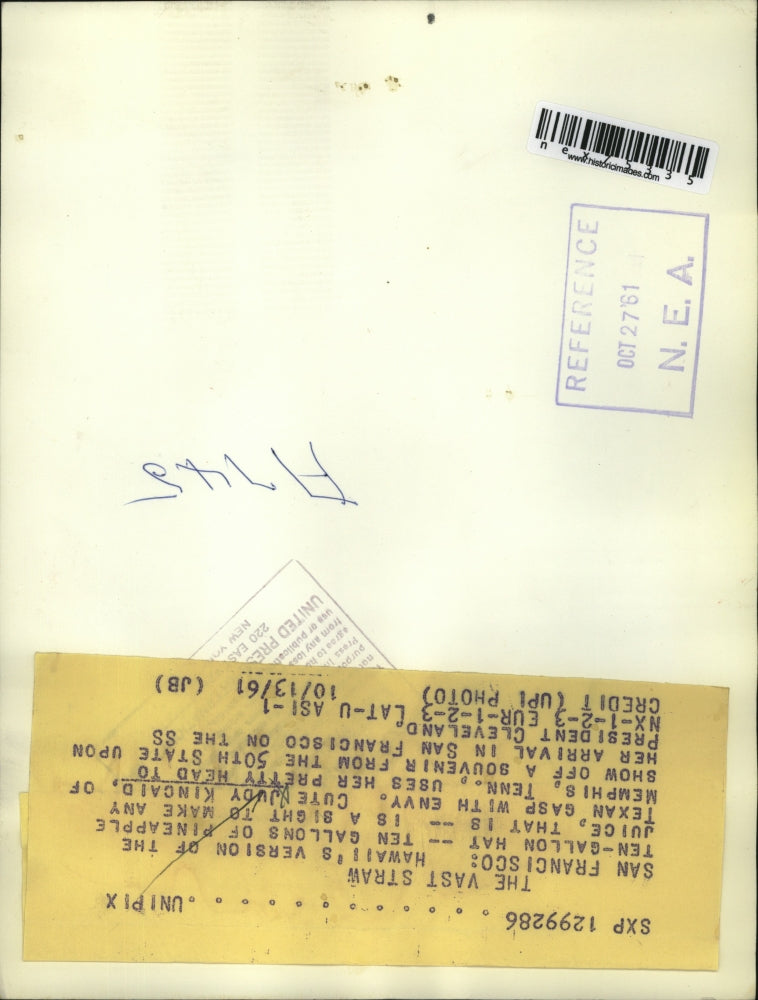 1961 Press Photo San francisco Judy Kincaid in a Hawaiian hat