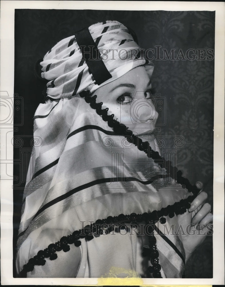 1962 Press Photo NYC Spring millenery fashions from Gladys & Belle