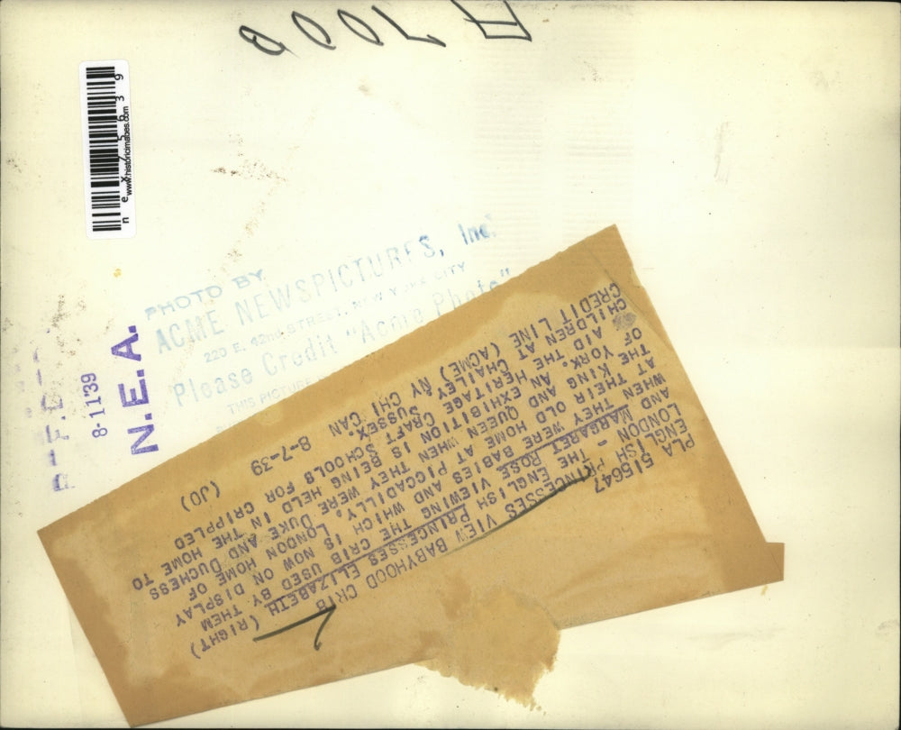 1939 Press Photo LondonPrincess Elizabeth & Margaret Rose at a display of toys