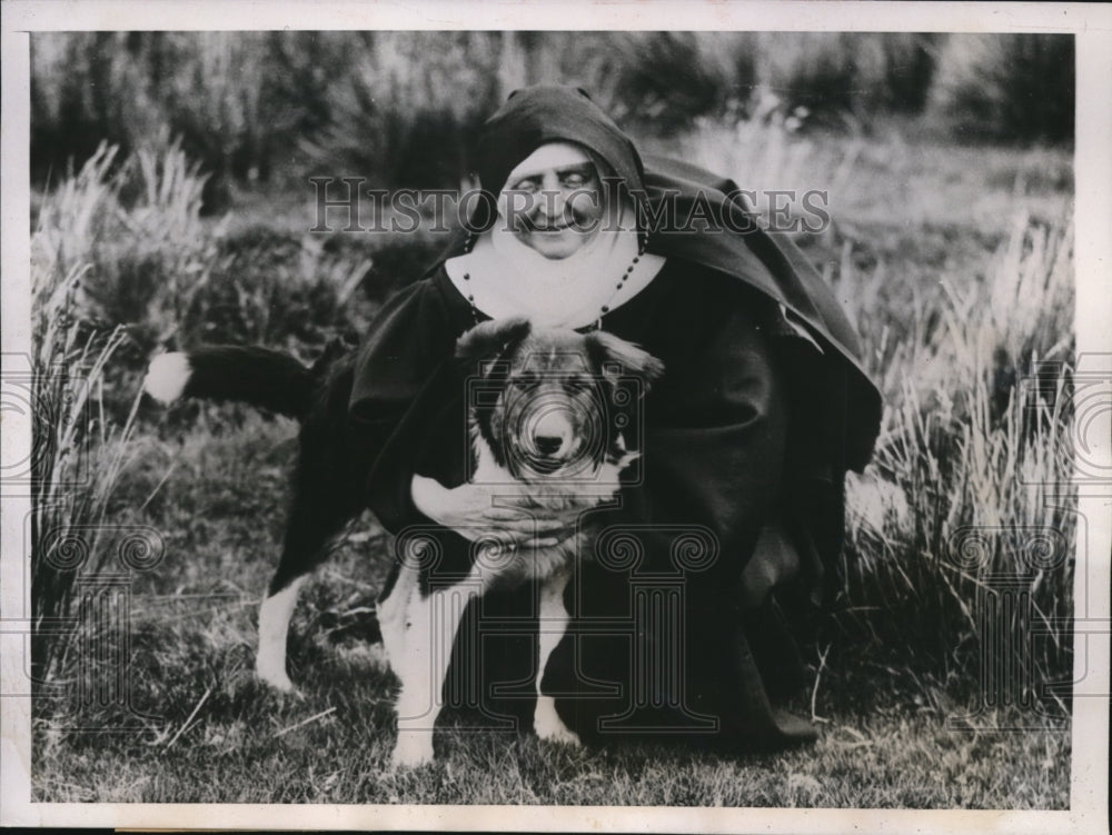 1939 Press Photo London Mother Abess Cistyn County Galway & a dog