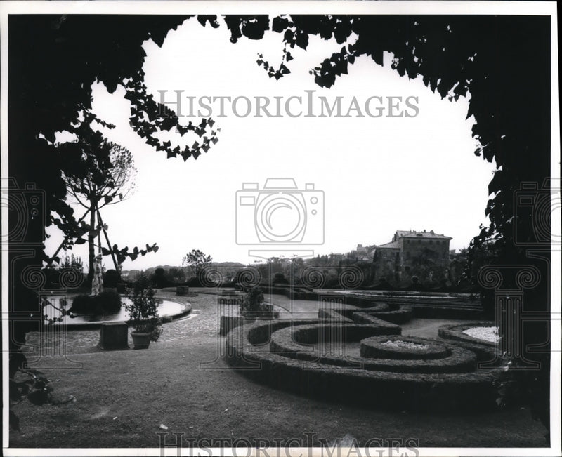 Load image into Gallery viewer, 1963 Press Photo Formal gardens &amp; parks of Papal Villa called Castelgandolfo
