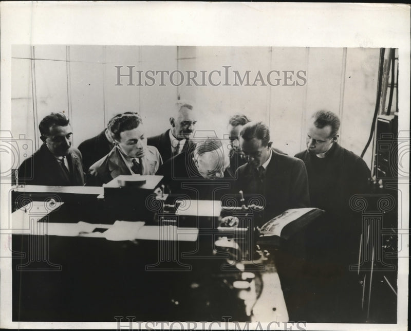 Load image into Gallery viewer, 1931 Press Photo Wireless picture transmission at the Vatican, Holy See
