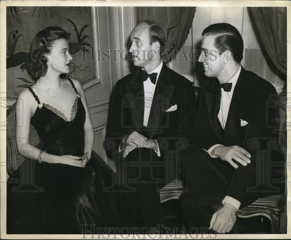 1940 Press Photo Mr & Mrs Franklin Roosevelt Jr with Mr James Roosevelt