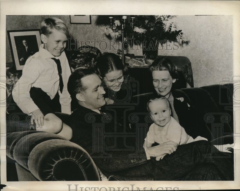 Load image into Gallery viewer, 1939 Press Photo Seattle Wash Pres Roosevelt grandkids Curtis. Buzzie Dall, Anna
