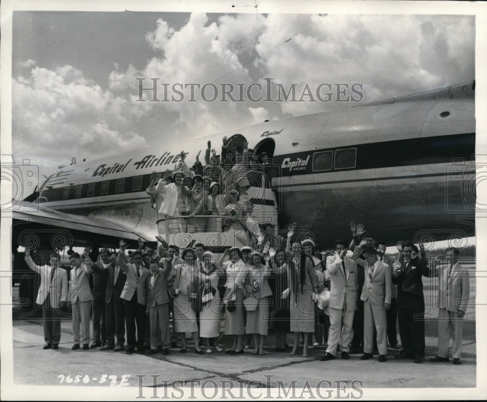 1957 Press Photo Akron Canton airport students of W Alleghany HS & Capitol plane