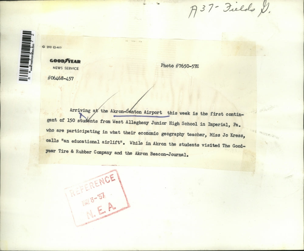 1957 Press Photo Akron Canton airport students of W Alleghany HS & Capitol plane