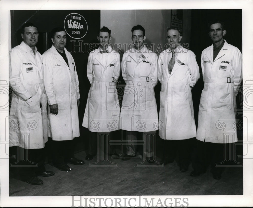 1954 Press Photo Roy Cornell of Cleveland Electric Illuminating Comp & Co-Worker