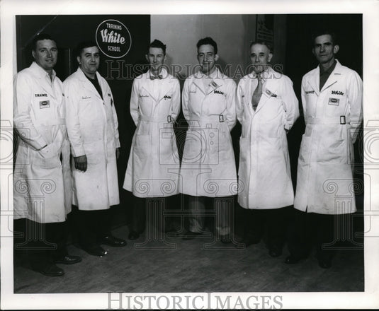 1954 Press Photo Roy Cornell of Cleveland Electric Illuminating Comp & Co-Worker