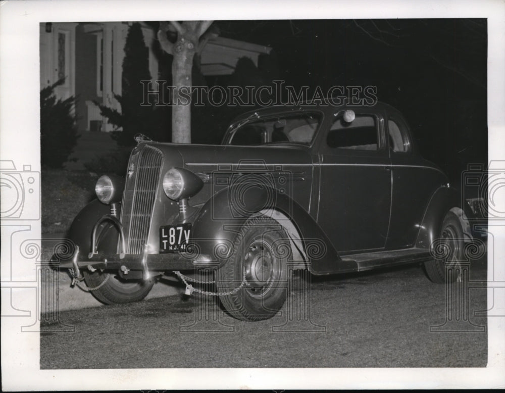 1942 Press Photo Tires are Padlocked & Chained to Prevent Theft of Tires