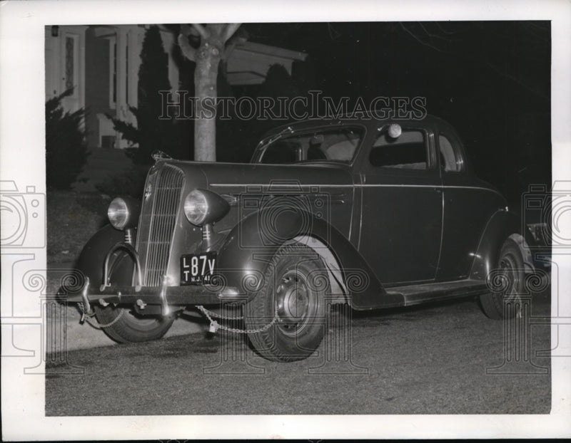 Load image into Gallery viewer, 1942 Press Photo Tires are Padlocked &amp; Chained to Prevent Theft of Tires
