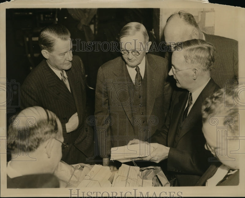 Load image into Gallery viewer, 1937 Press Photo John D Biggers Natl Unemployment Census, Wm Austin
