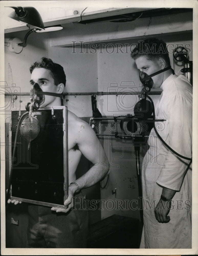 1943 Press Photo Chicago Northwestern UnivDr Wm Burkhart, Dr HF Adler