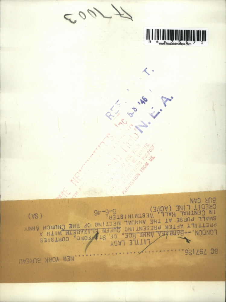 1946 Press Photo Barbara Anne Roe Curtsies for Queen Elizabeth in London