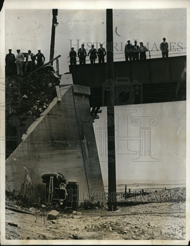 1931 Press Photo Driver Jack Boskins Not Injured In this Accident Fell 45 Feet