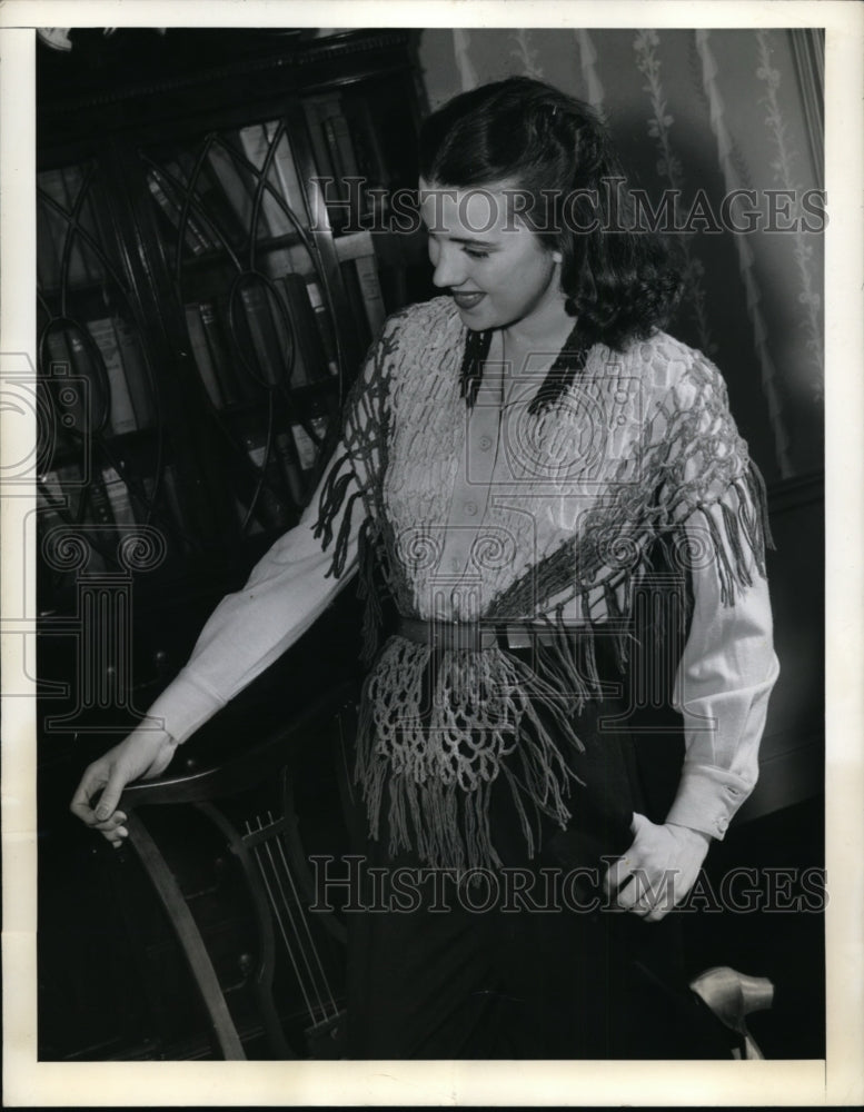 Load image into Gallery viewer, 1942 Press Photo Hand Knit Fringed Triangle Vestee Replaces Jacket World War II
