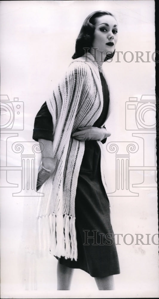 Load image into Gallery viewer, 1952 Press Photo Stole V Shaped Collar Converts to Cape Like Made Ribbed Knit
