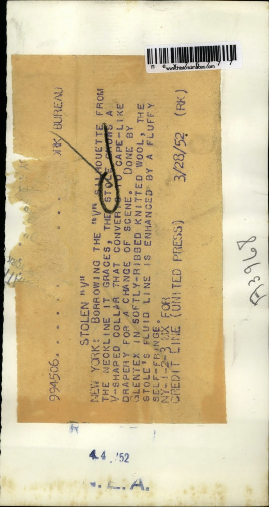 1952 Press Photo Stole V Shaped Collar Converts to Cape Like Made Ribbed Knit