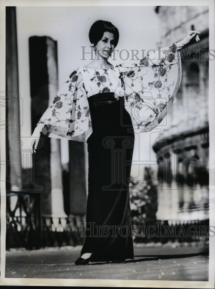 Load image into Gallery viewer, 1962 Press Photo Tapered Skirt &amp; Flowering Lane Organza Design of Tita Rossi
