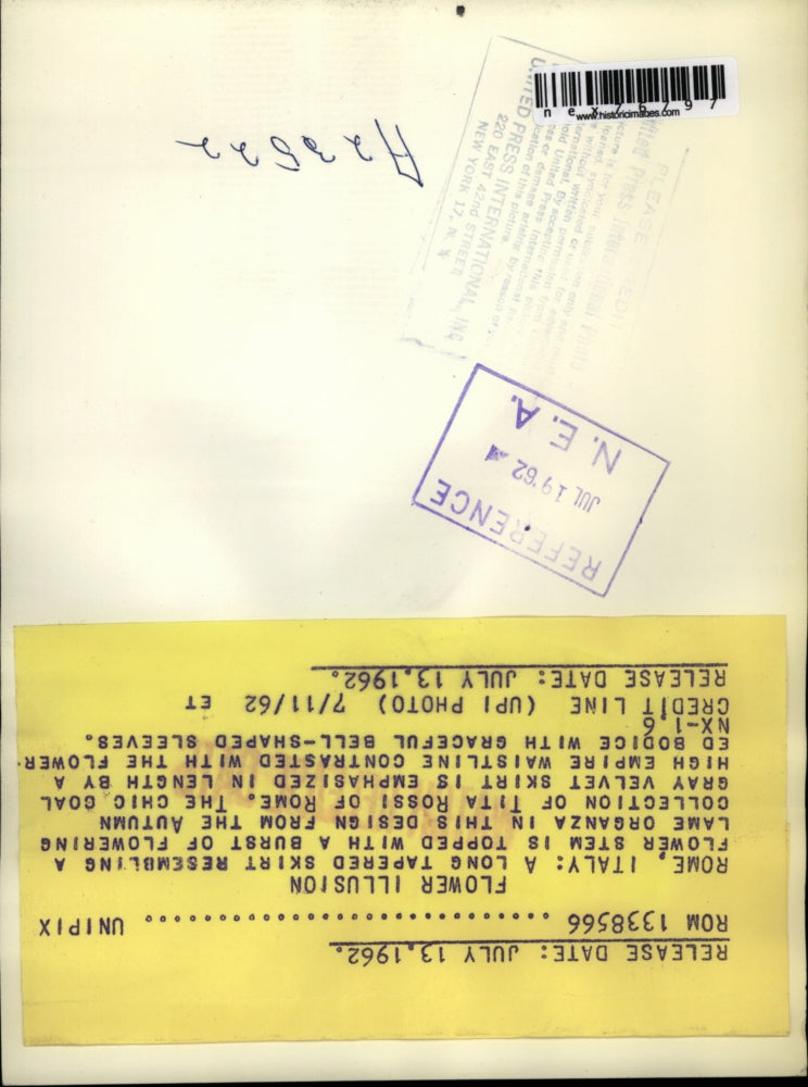 Load image into Gallery viewer, 1962 Press Photo Tapered Skirt &amp; Flowering Lane Organza Design of Tita Rossi

