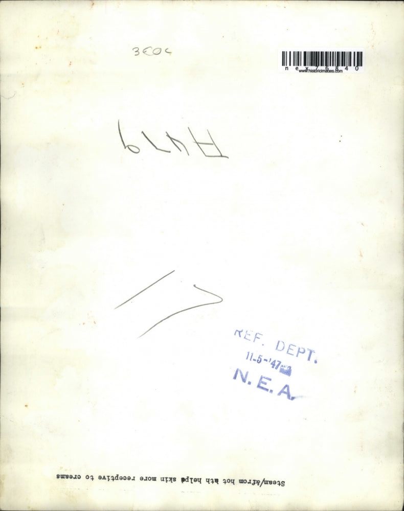 1947 Press Photo Steam & skin cream used in a beauty routine