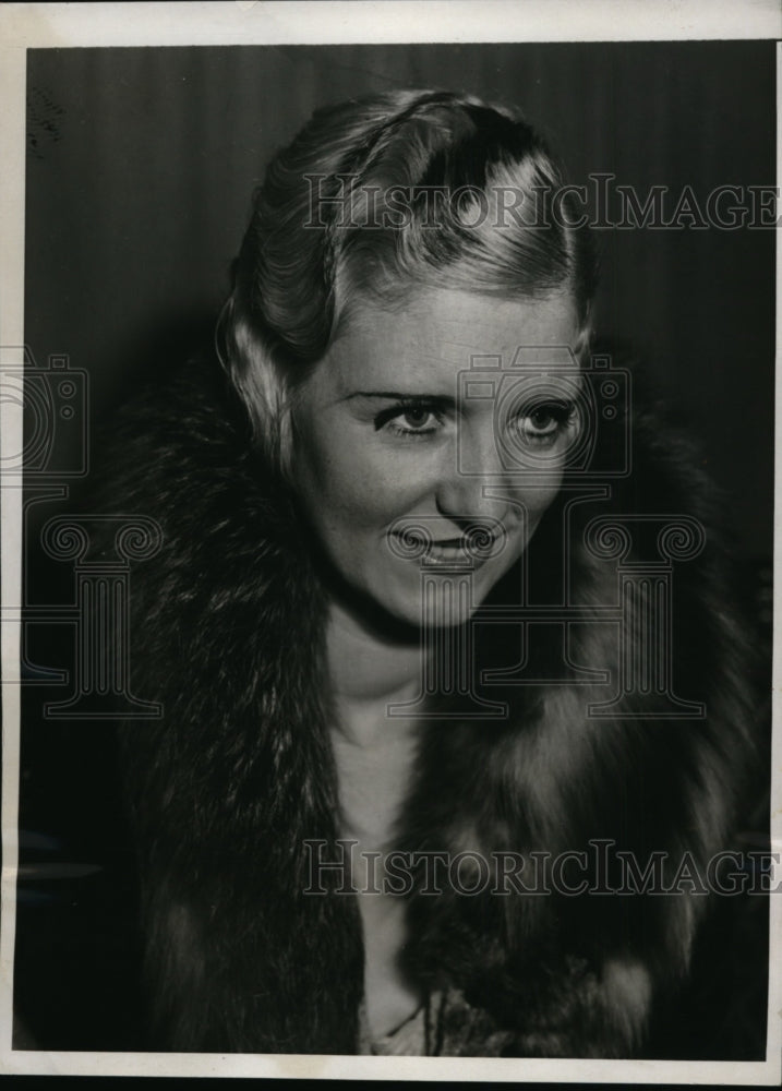 1932 Press Photo Rose Kompas & new two tone hair styles by Armand V Blatt in NY