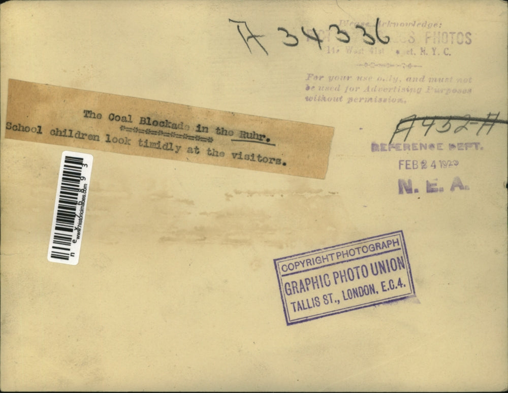 1929 Press Photo Coal blockade in the Ruhr as schoolkids look on visitors