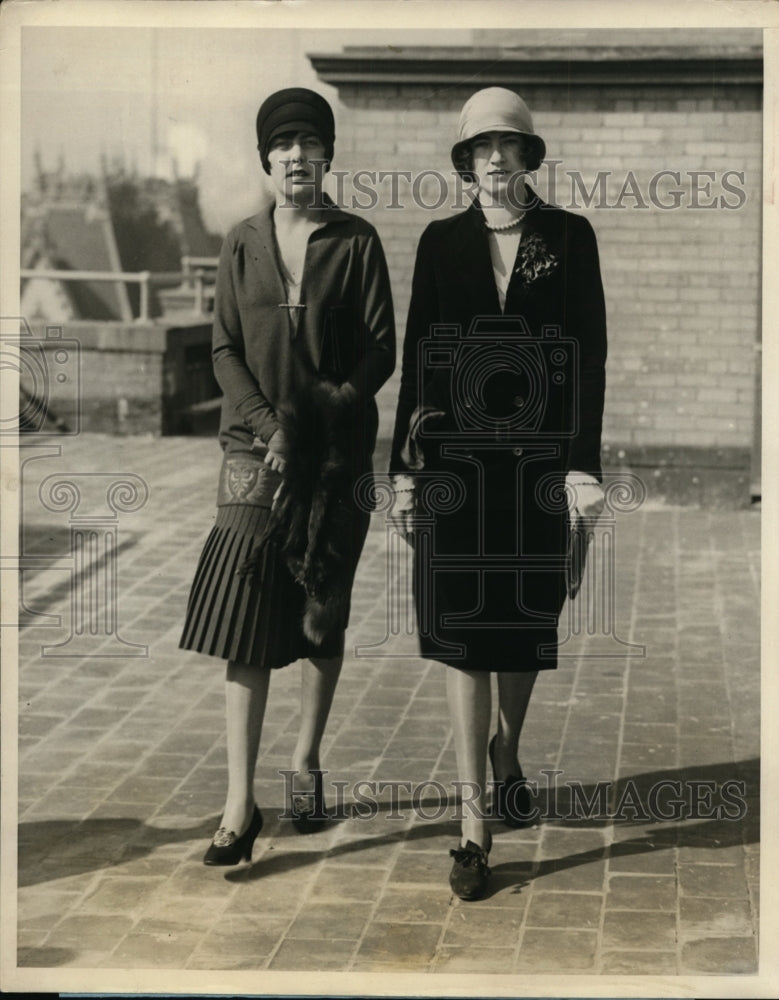 1928 Press Photo Tsuda College debutantes Geraldine Wykes, Frances Maher