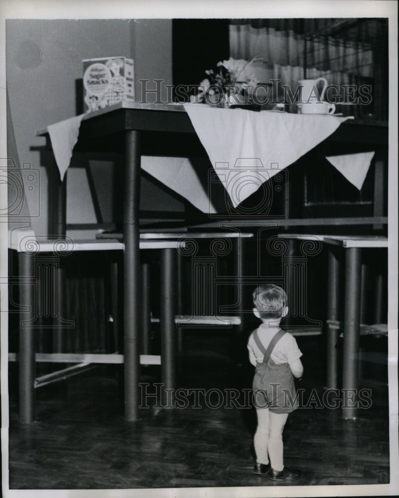 1959 Press Photo Notingham England exhibit by architect Paul Ritter