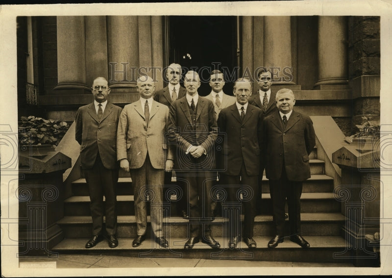 Load image into Gallery viewer, 1922 Press Photo Asst Sec of Treas Clifford,Gen JD Long, M White,HS Cumming
