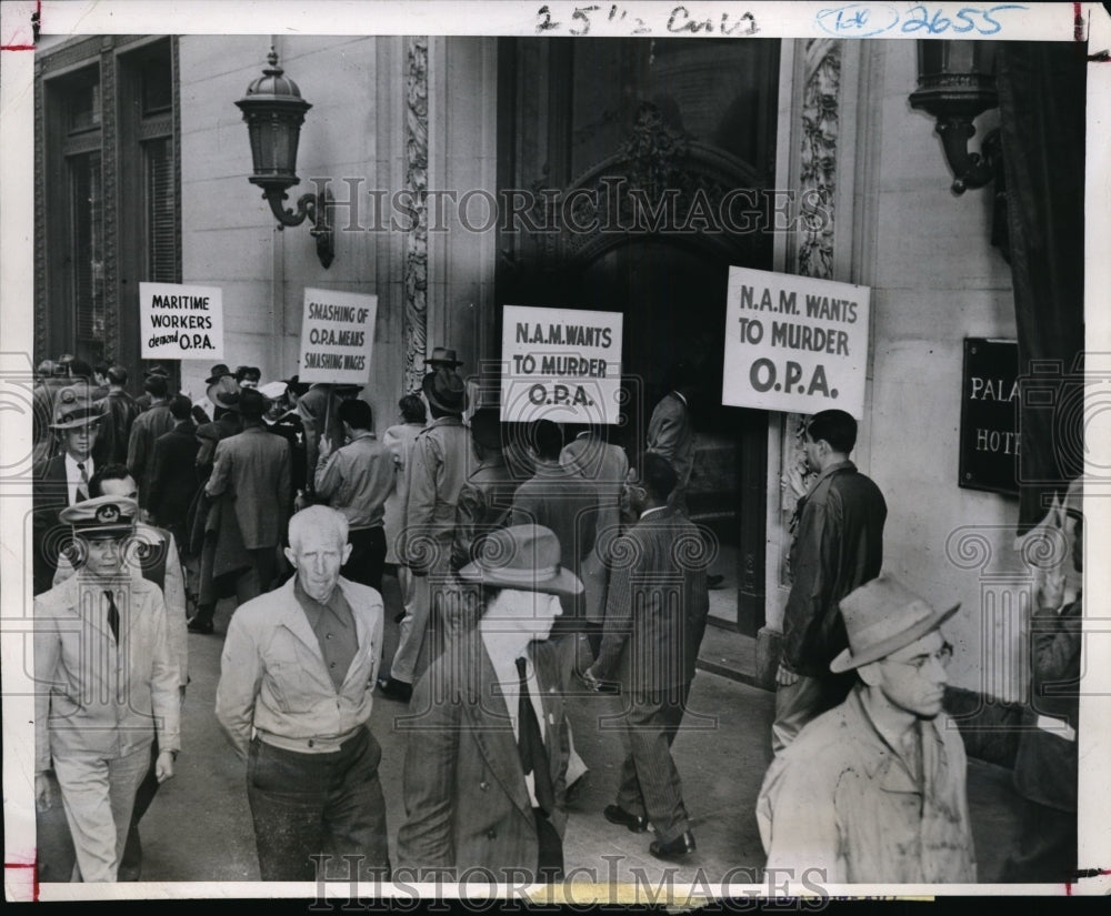 1946 Press Photo San Francisco Maritime Union pickets at CIO convention