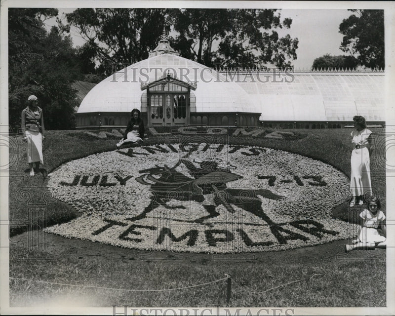 Load image into Gallery viewer, 1934 Press Photo Golden Gate Park Knights Templar display in SF, Calif
